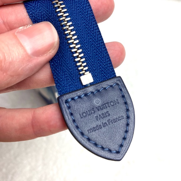 LV Blue Escale limited edition toiletry bag - Picture 8 of 15